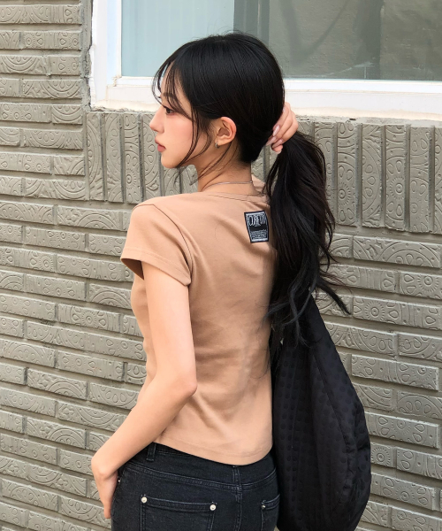 C 90S LINE SLIT NECK HALF-SLEEVE T-SHIRT_CAMEL