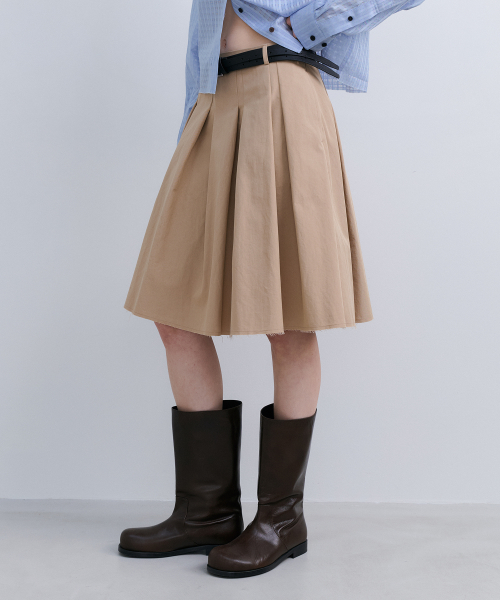 LOW EDGE PLEATED SKIRT - BEIGE