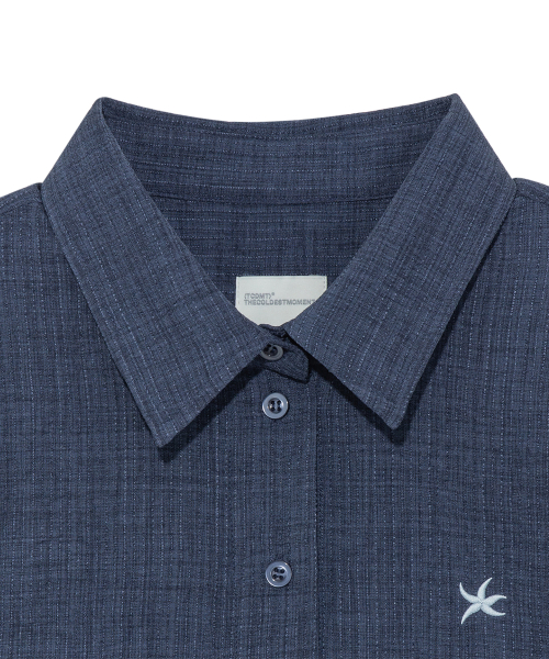 (w)TCM mini logo textured half shirt (navy)