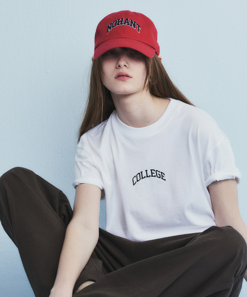 CONTRAST ARCH LOGO BALL CAP RED