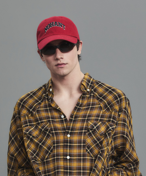 CONTRAST ARCH LOGO BALL CAP RED