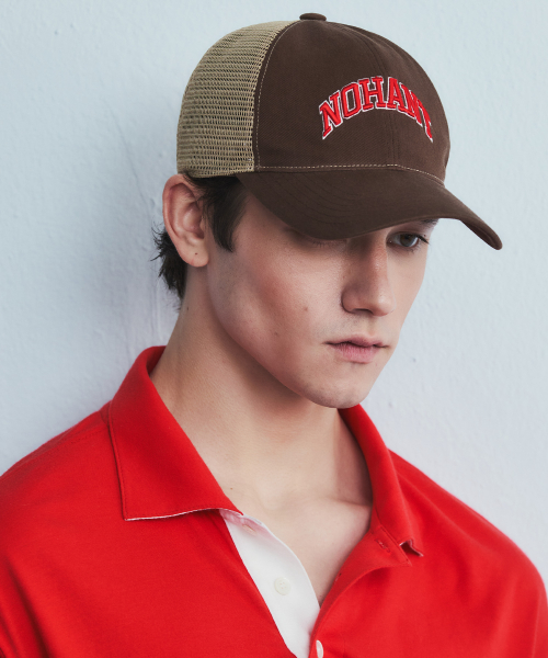 ARCH LOGO TRUCKER CAP BROWN
