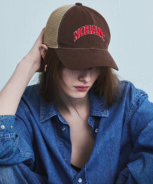 ARCH LOGO TRUCKER CAP BROWN
