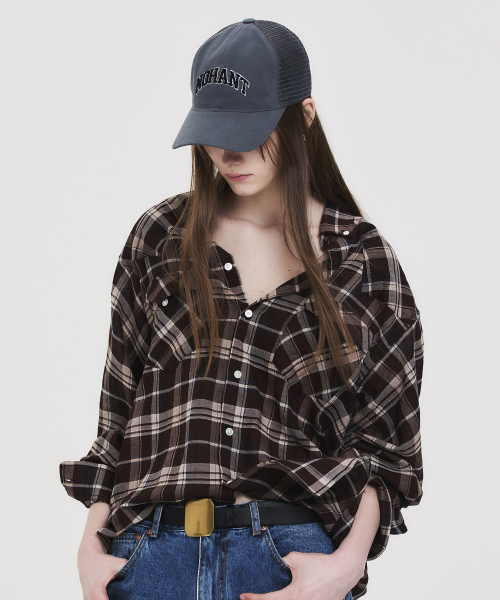 ARCH LOGO TRUCKER CAP GRAY