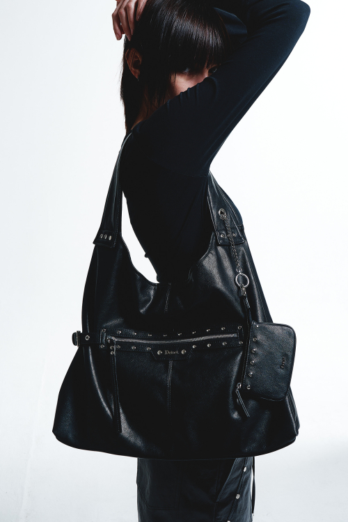 STUD DETAIL POINT POCKET BAG IN BLACK