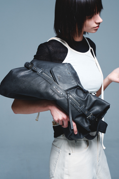 STUD DETAIL POINT POCKET BAG IN GREY