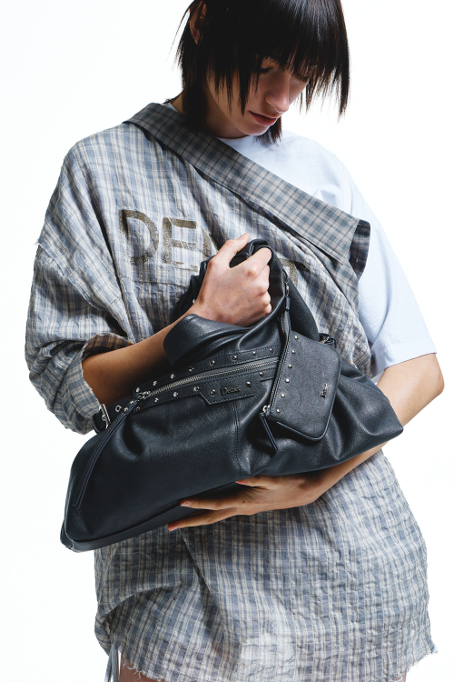 STUD DETAIL POINT POCKET BAG IN GREY