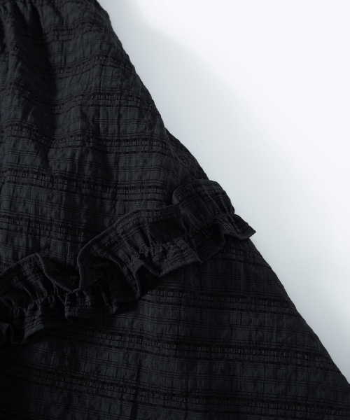 BERRY FRILL SKIRT / CHARCOAL