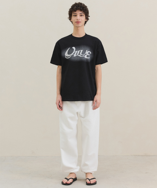 Essence T-shirt / Black