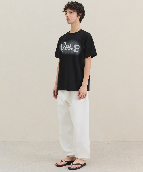 Essence T-shirt / Black