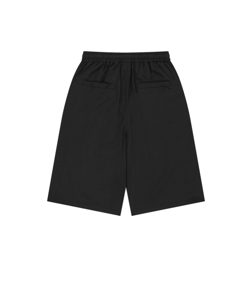 SIDE LOGO BERMUDA TRACK PANTS IN BLACK