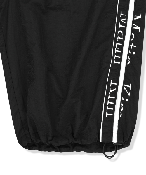 SIDE LOGO BERMUDA TRACK PANTS IN BLACK