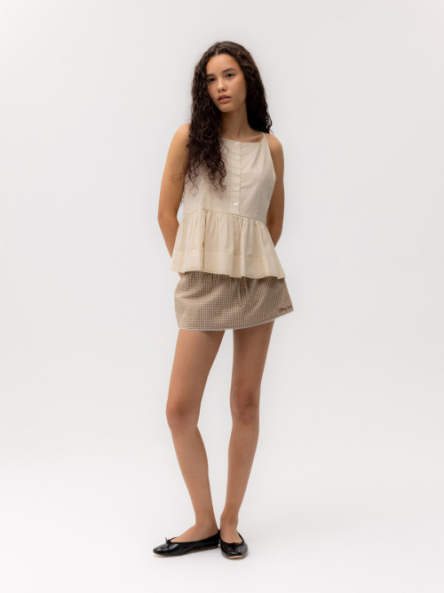 G RUFFLED BUTTON BLOUSE (BEIGE)