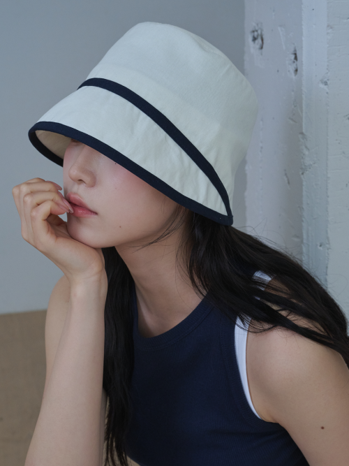 Contrast Line Moon Bucket Hat (Ivory)