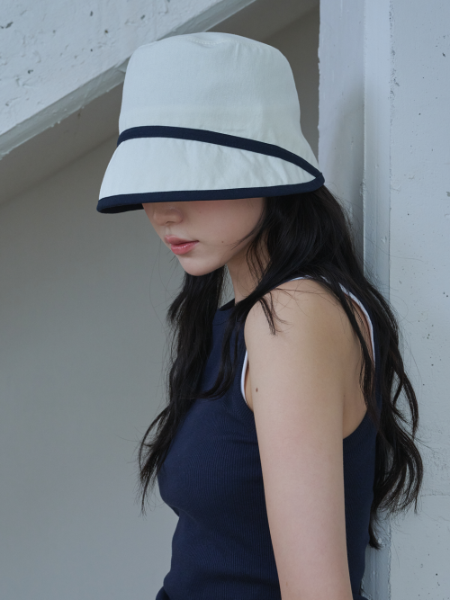 Contrast Line Moon Bucket Hat (Ivory)