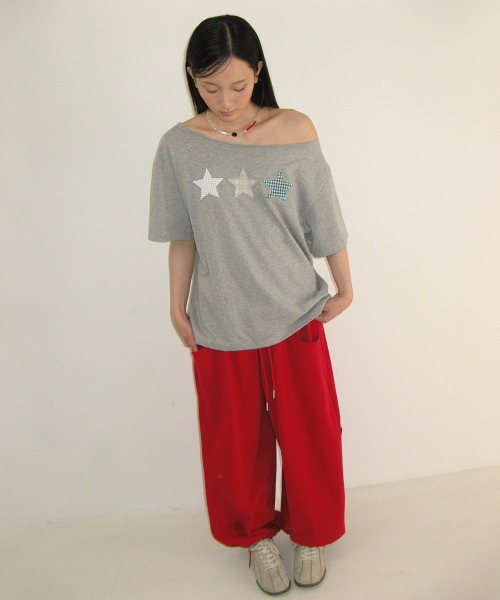 3 STAR APPLIQUE OFF SHOULDER T SHIRT GREY