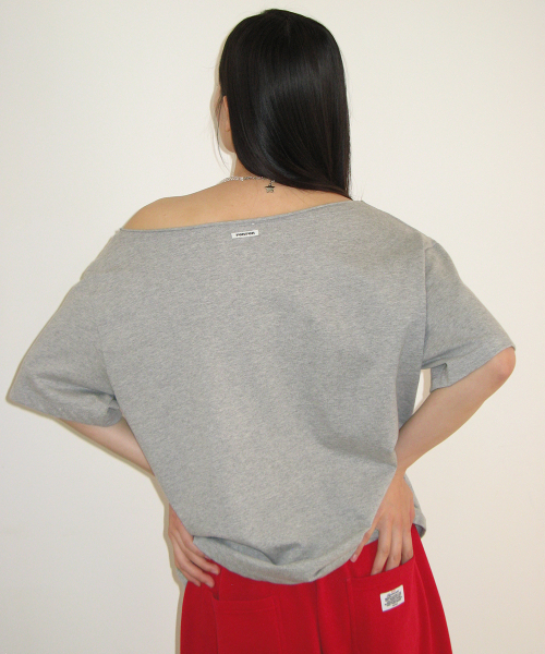 3 STAR APPLIQUE OFF SHOULDER T SHIRT GREY
