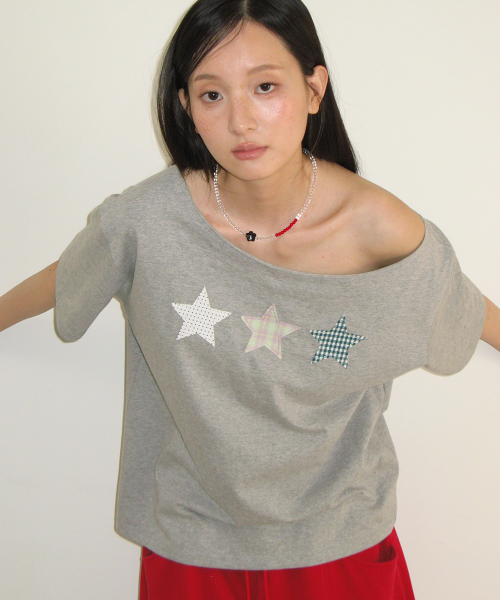 3 STAR APPLIQUE OFF SHOULDER T SHIRT GREY