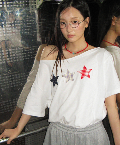 3 STAR APPLIQUE OFF SHOULDER T SHIRT WHITE