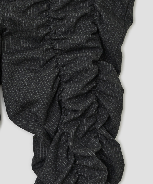 Shirred Texture Capri Pants [Charcoal]