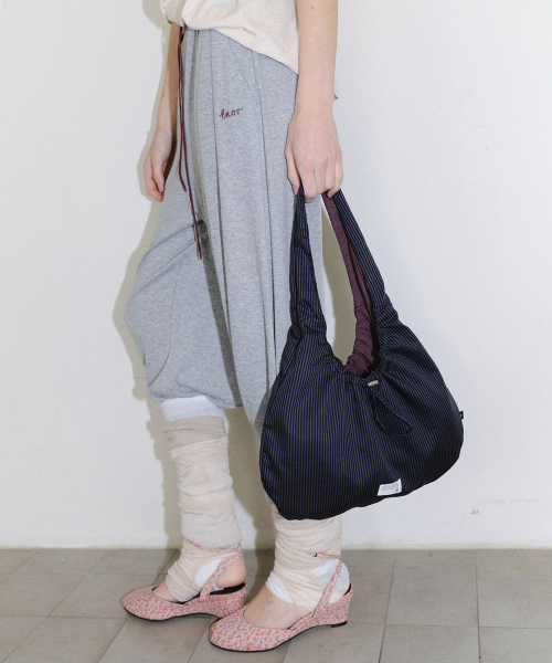 [CORE] REVERSIBLE MINI HOBO BAG - NAVY