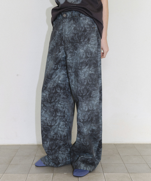 [CORE] FLOWER PRINT STRAIGHT DENIM PANTS - DARK GREY