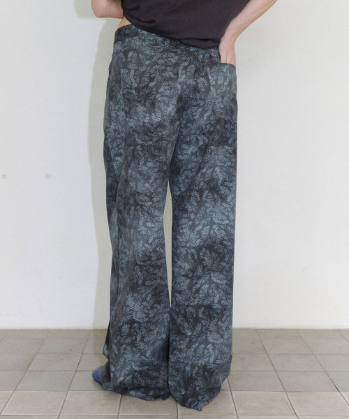 [CORE] FLOWER PRINT STRAIGHT DENIM PANTS - DARK GREY