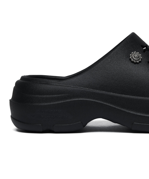 [× AAKAM] HAYDEN CLOG - BLACK