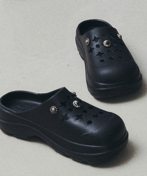 [× AAKAM] HAYDEN CLOG - BLACK