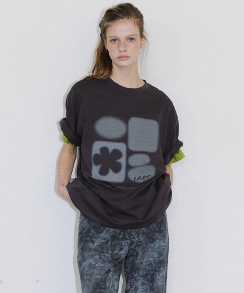 [CORE] SMUDGE GRAPHIC T-SHIRT - DARK GREY
