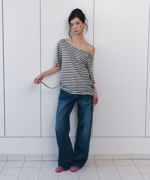 C SIDE SHIRRING OFF-SHOULDER T-SHIRT_BLACK
