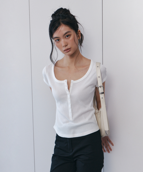 C SCOOP NECK BUTTON FRONT T-SHIRT_WHITE