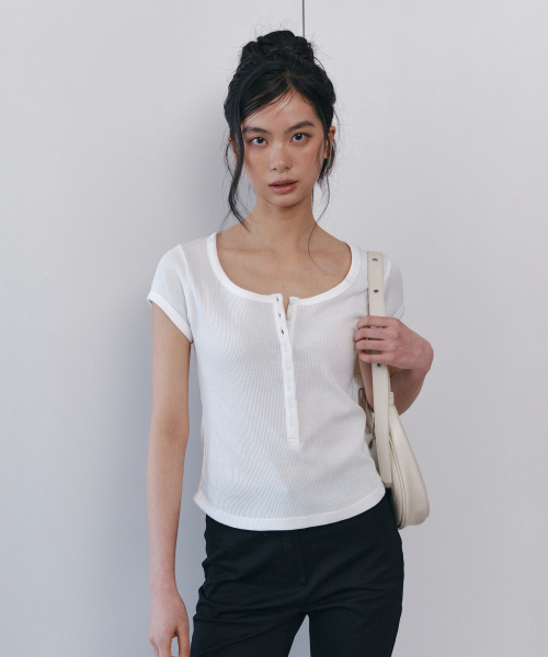 C SCOOP NECK BUTTON FRONT T-SHIRT_WHITE