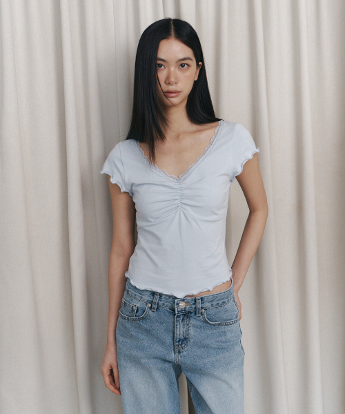 C V-NECK LACE SHIRRING TOP_LIGHT BLUE