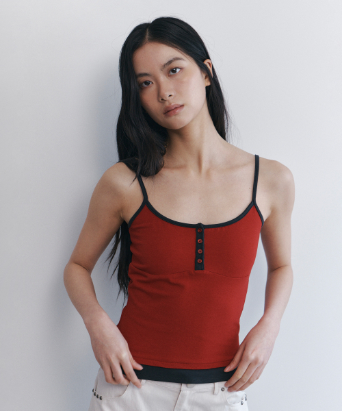 C CONTRAST BUTTON SLEEVELESS TOP_RED