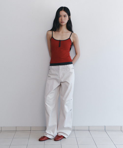 C CONTRAST BUTTON SLEEVELESS TOP_RED