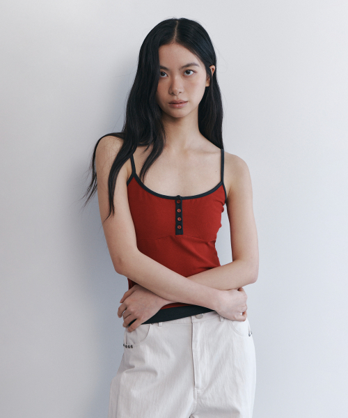 C CONTRAST BUTTON SLEEVELESS TOP_RED