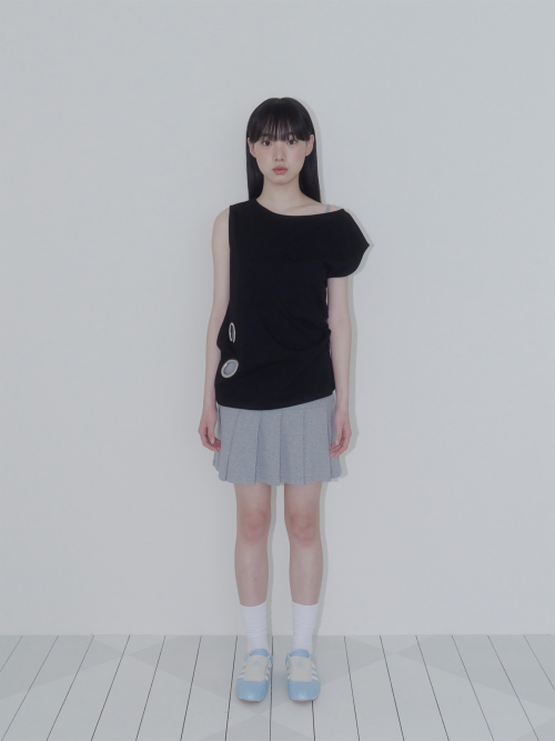 EYELET LOOSE SLEEVELESS (BLACK)