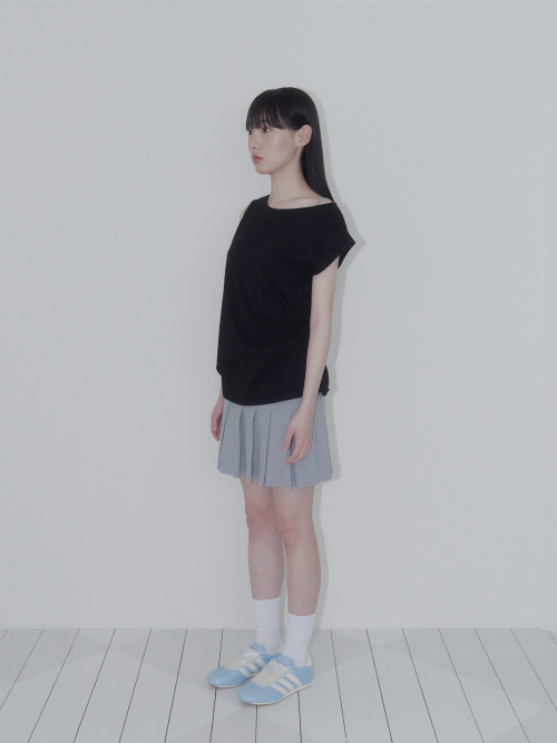 EYELET LOOSE SLEEVELESS (BLACK)