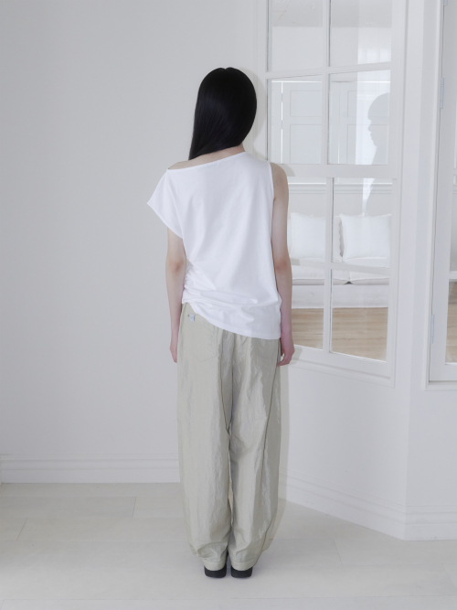 EYELET LOOSE SLEEVELESS (WHITE)