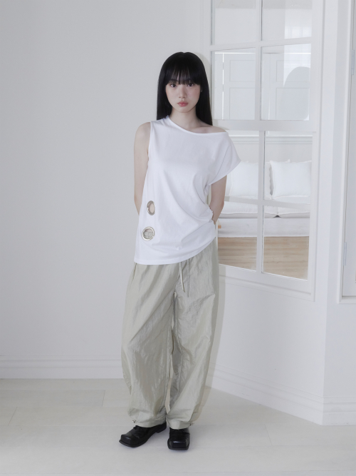 EYELET LOOSE SLEEVELESS (WHITE)