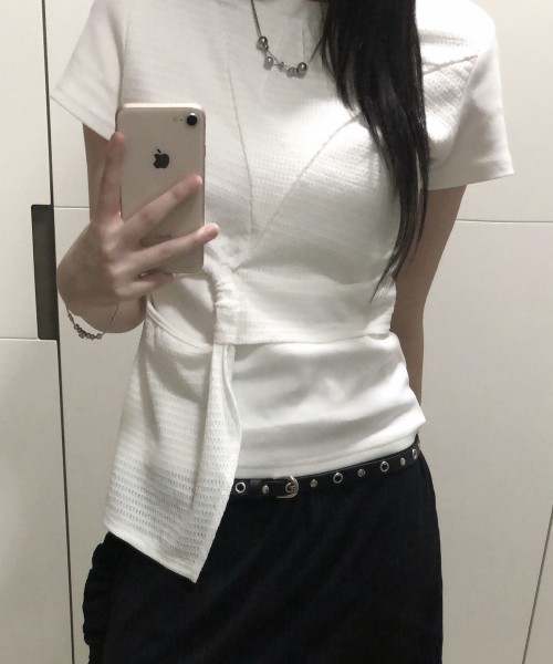 와플 배색 셔링 드레이핑 트위스트 세미크롭 우먼즈 반팔 티셔츠 [화이트]