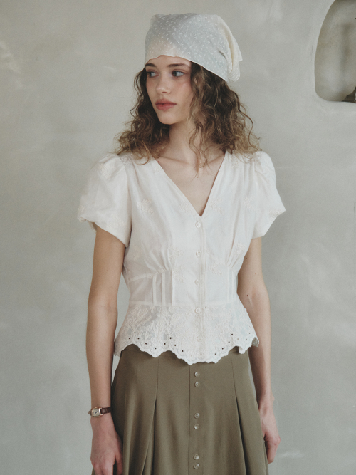 LILI v-neck embroidery blouse_IVORY