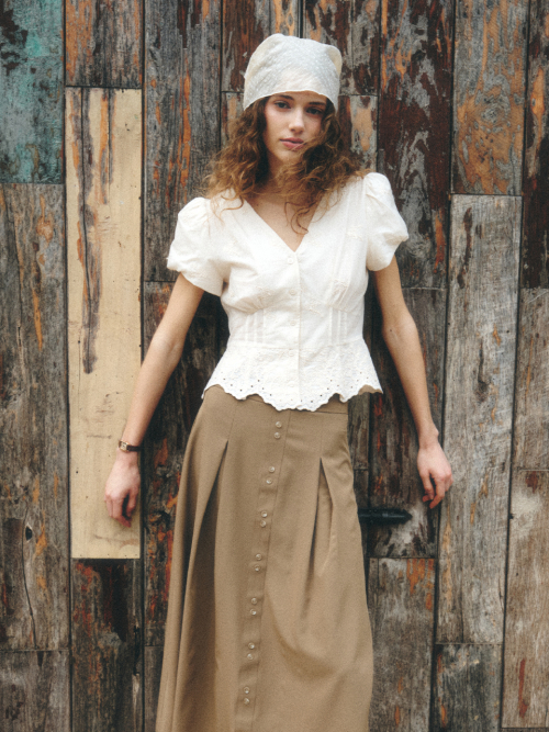 LILI v-neck embroidery blouse_IVORY