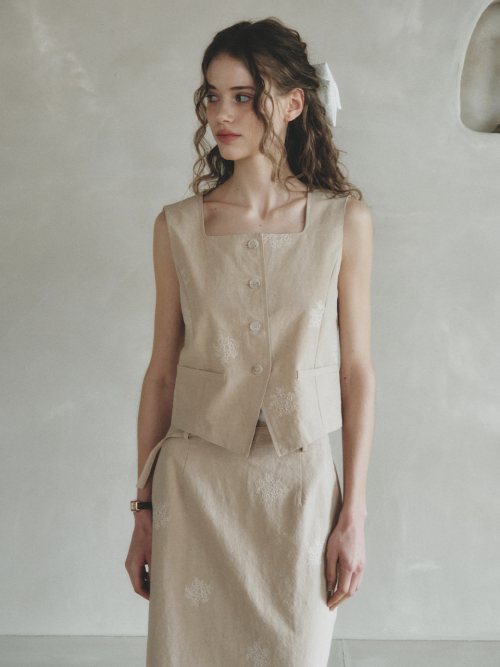 ROVE square neck linen embroidery vest_BEIGE