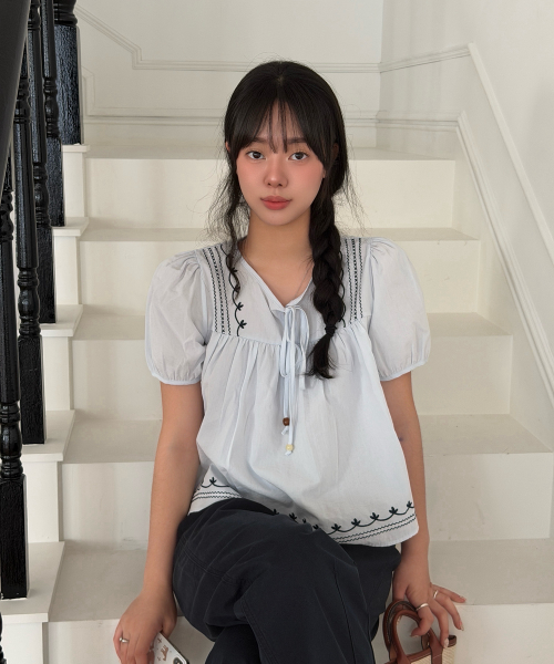 에스닉자수퍼프블라우스 J1BL329D