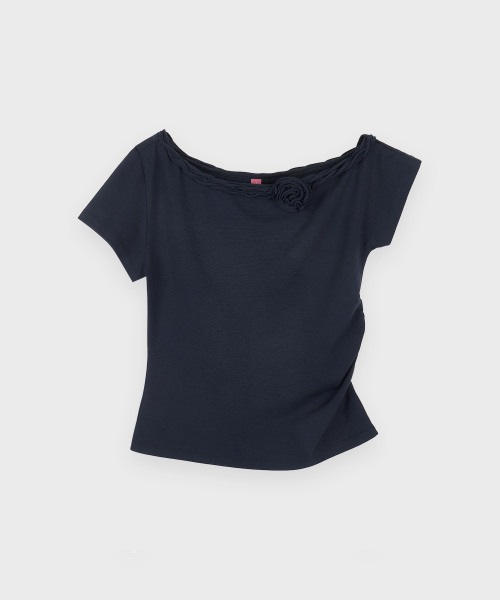 [Worn by Chaeryeong (ITZY)] Braided One-Shoulder T-Shirt (Navy)