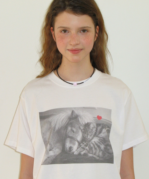 PONY CAT FRIENDS PHOTO BASIC FIT T SHIRT WHITE