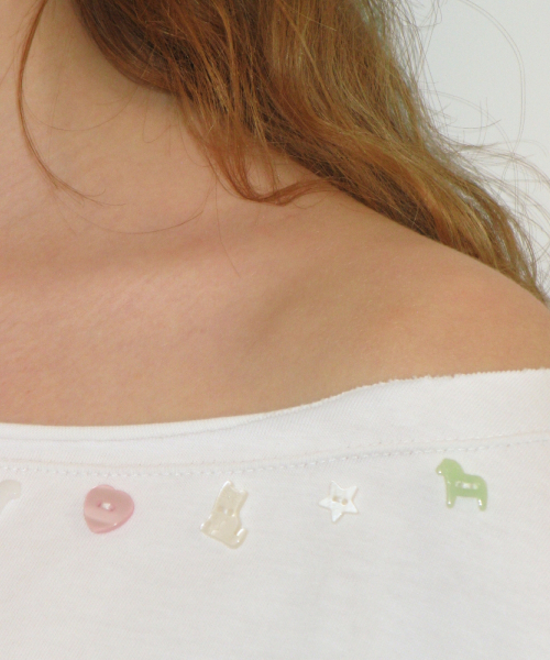 PONY BUTTON OFF SHOULDER T SHIRT WHITE