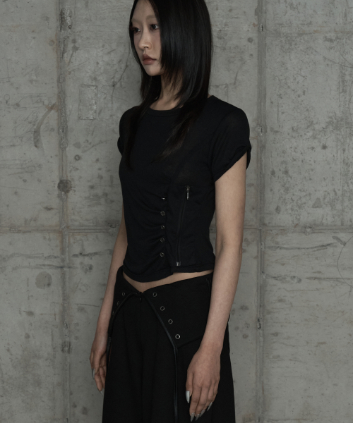 Drape Pintuck Zipper Roll-Up Short Top (Black)